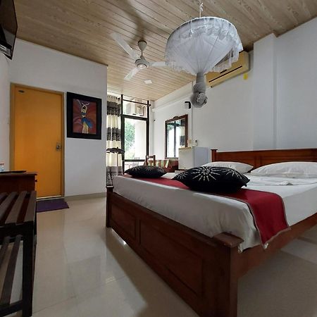 Lake Wave Hotel Anuradhapura Ngoại thất bức ảnh
