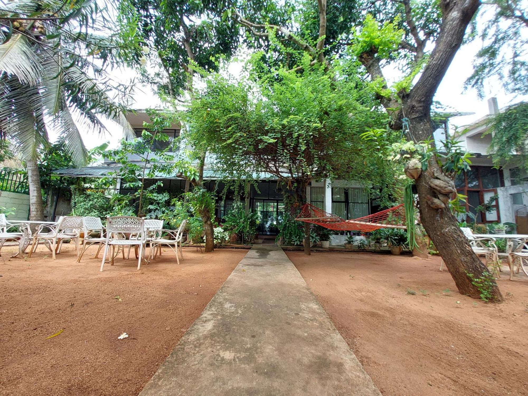 Lake Wave Hotel Anuradhapura Ngoại thất bức ảnh
