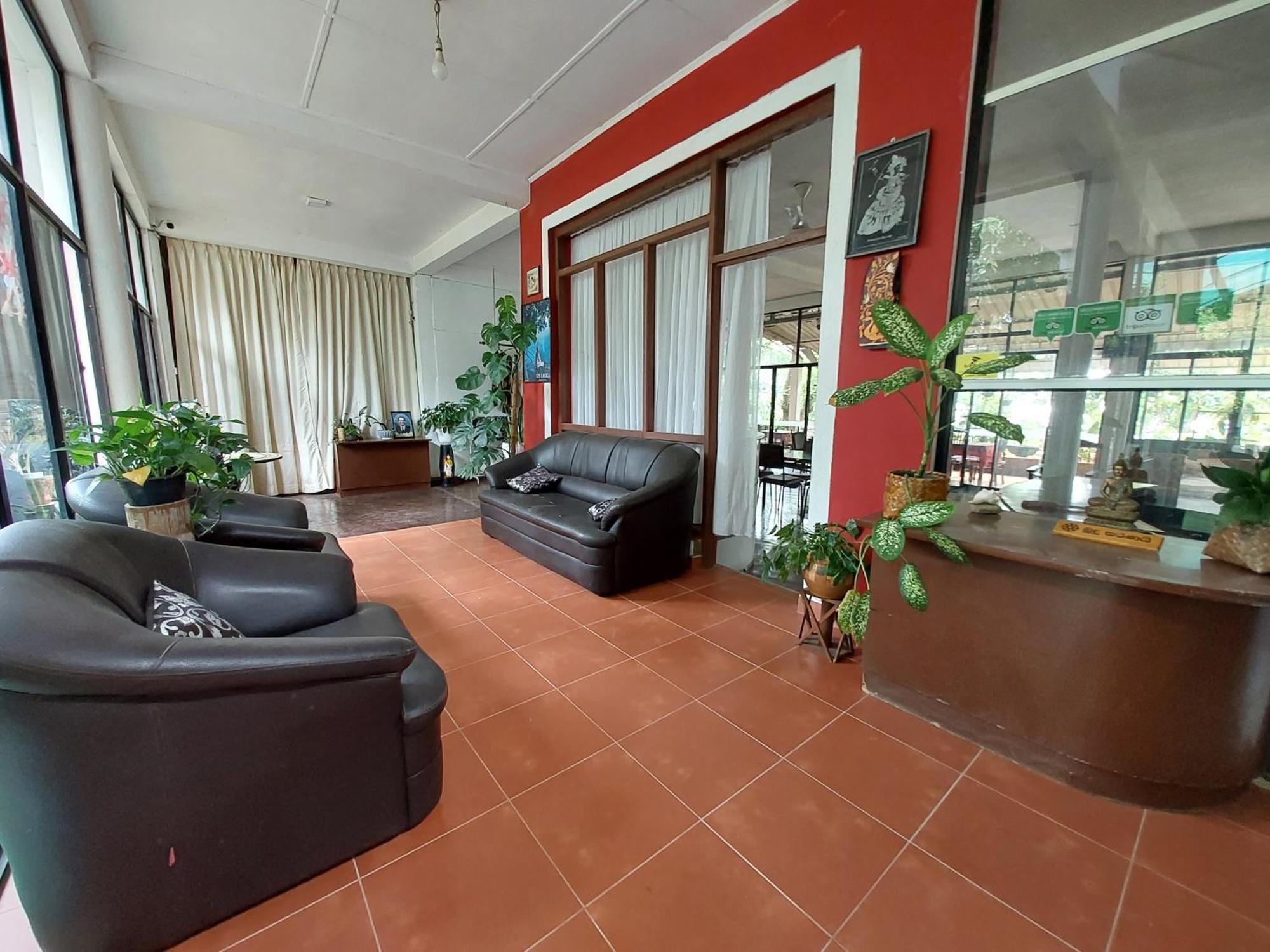 Lake Wave Hotel Anuradhapura Ngoại thất bức ảnh
