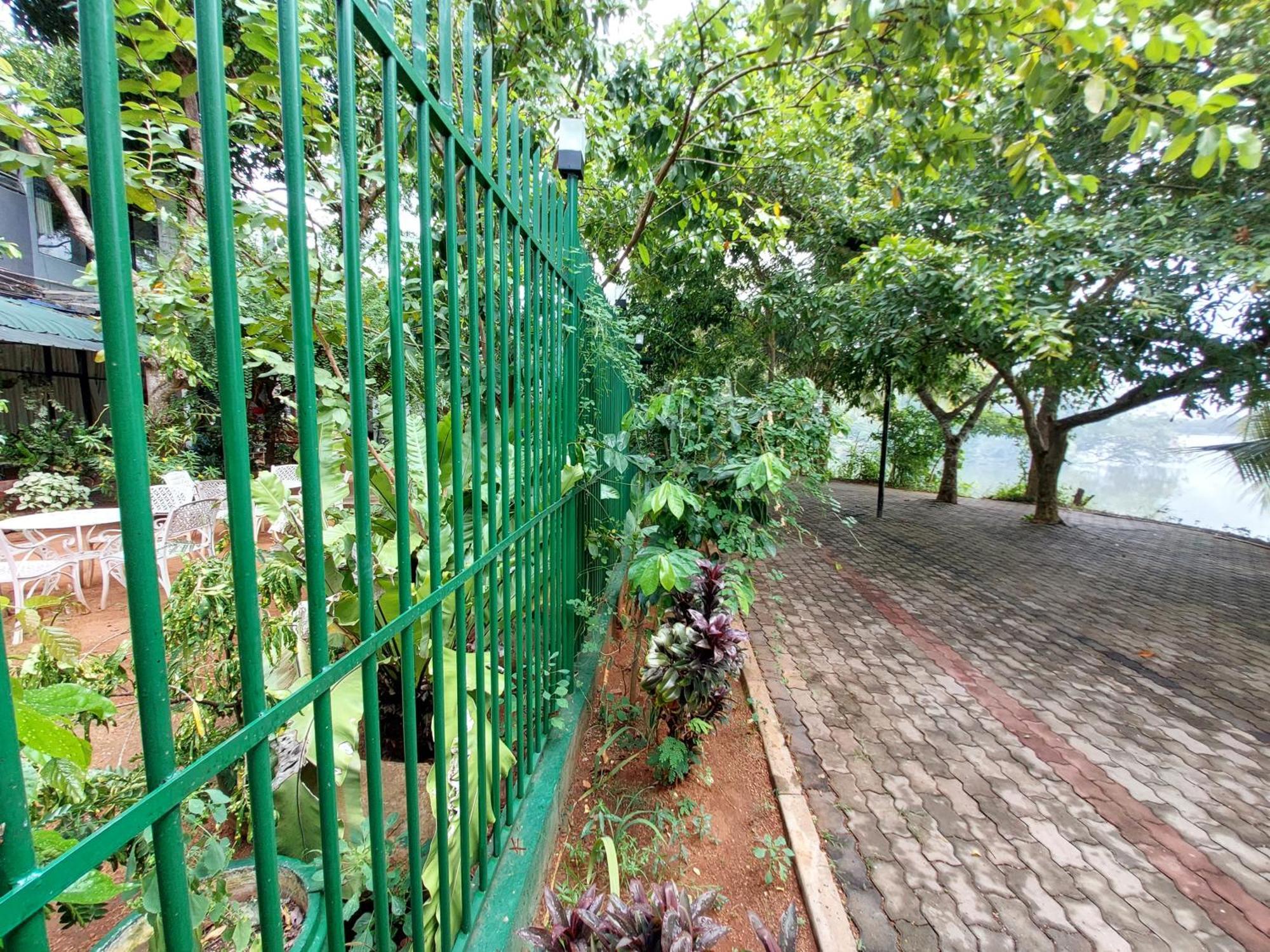 Lake Wave Hotel Anuradhapura Ngoại thất bức ảnh