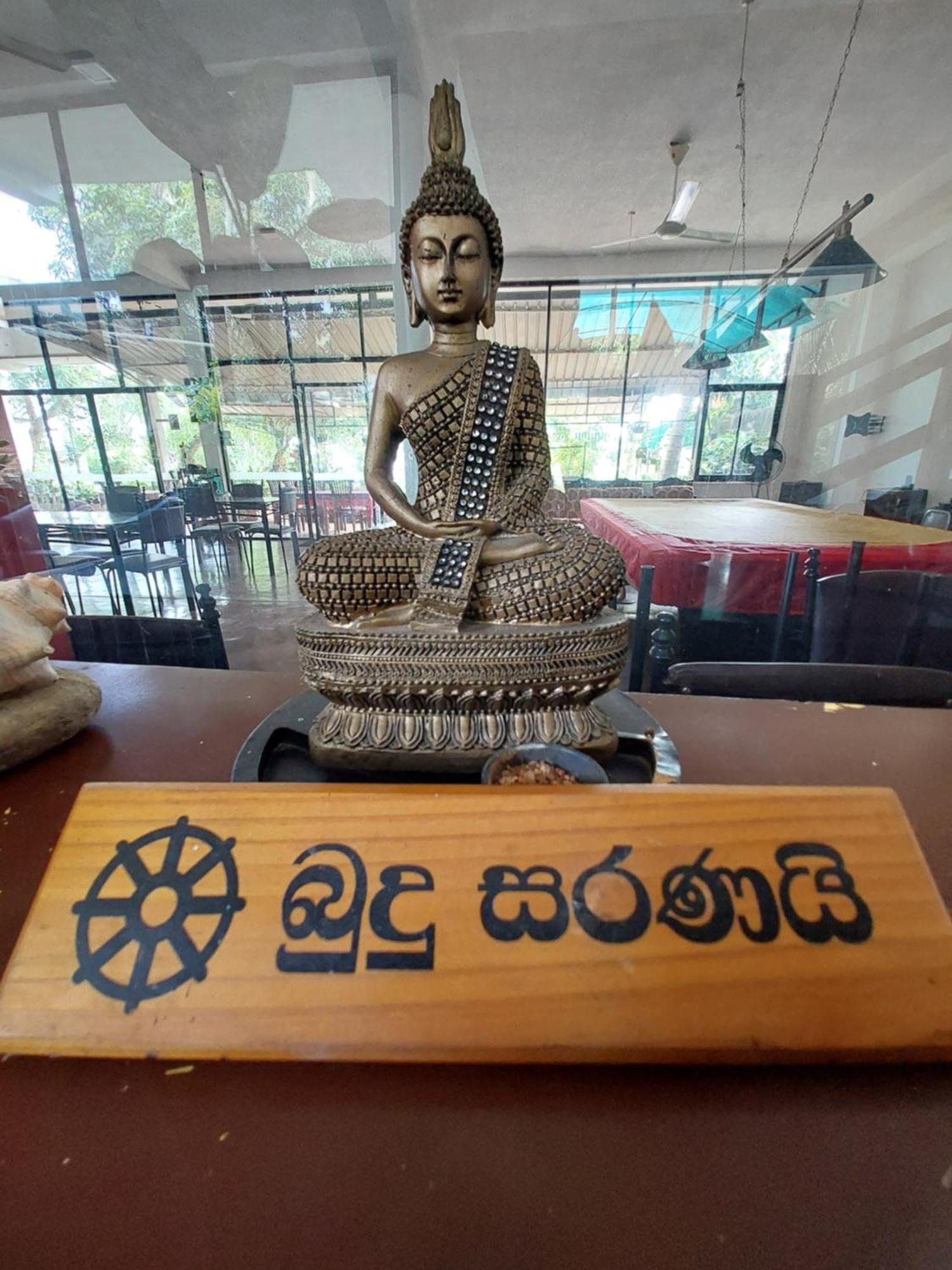 Lake Wave Hotel Anuradhapura Ngoại thất bức ảnh