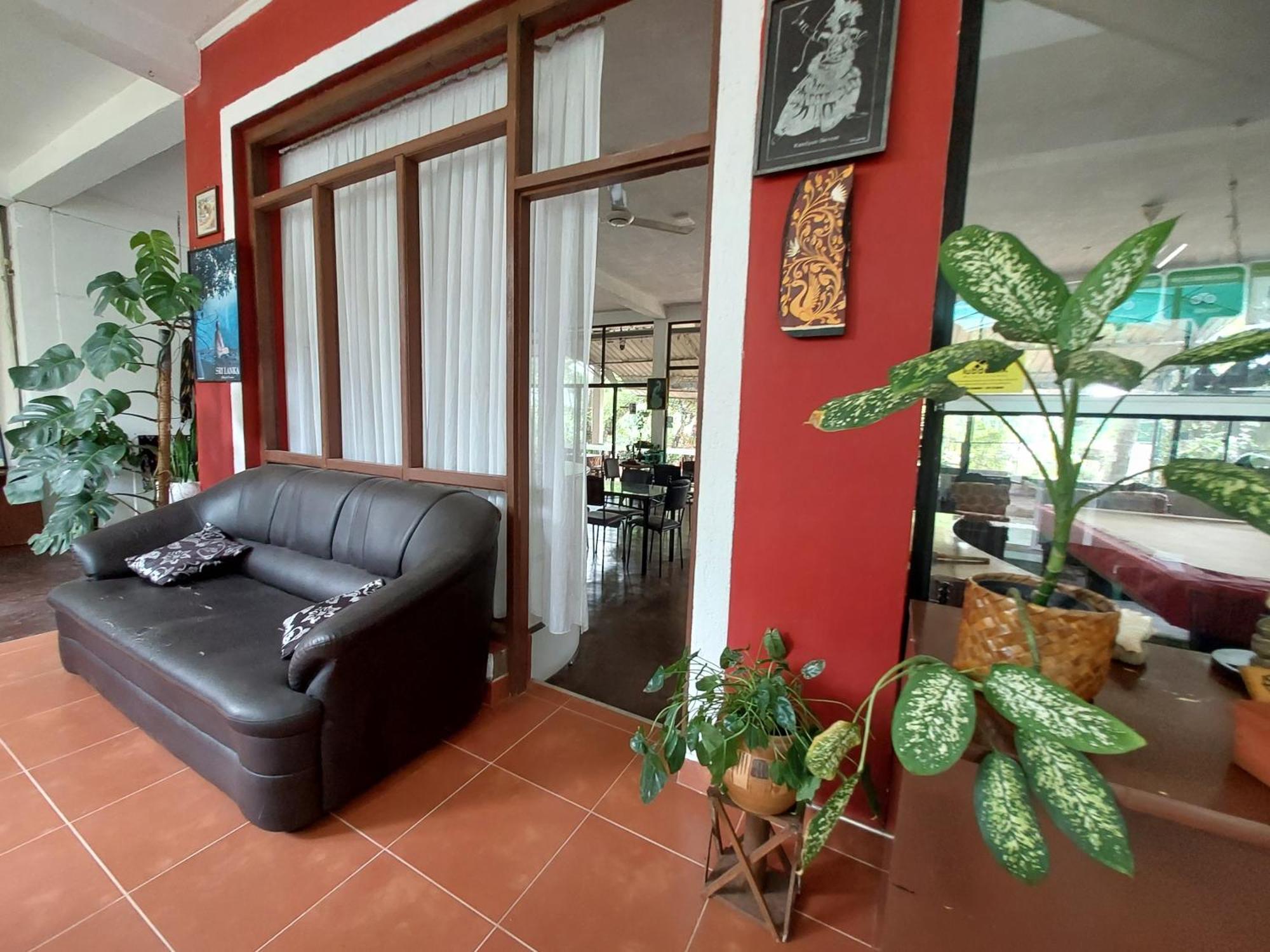 Lake Wave Hotel Anuradhapura Ngoại thất bức ảnh