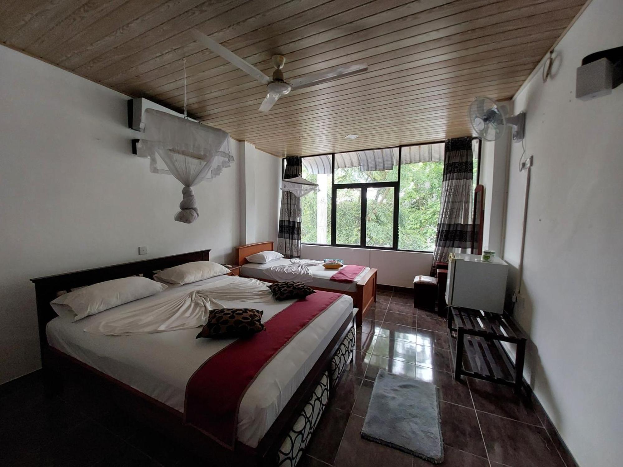 Lake Wave Hotel Anuradhapura Ngoại thất bức ảnh