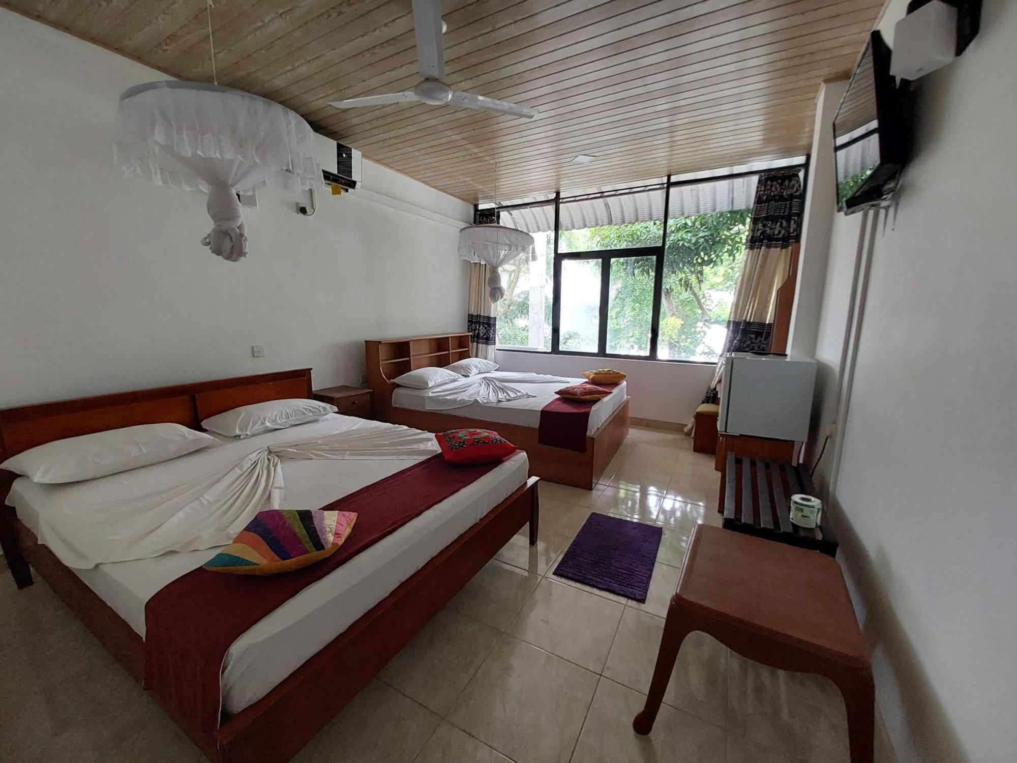 Lake Wave Hotel Anuradhapura Ngoại thất bức ảnh