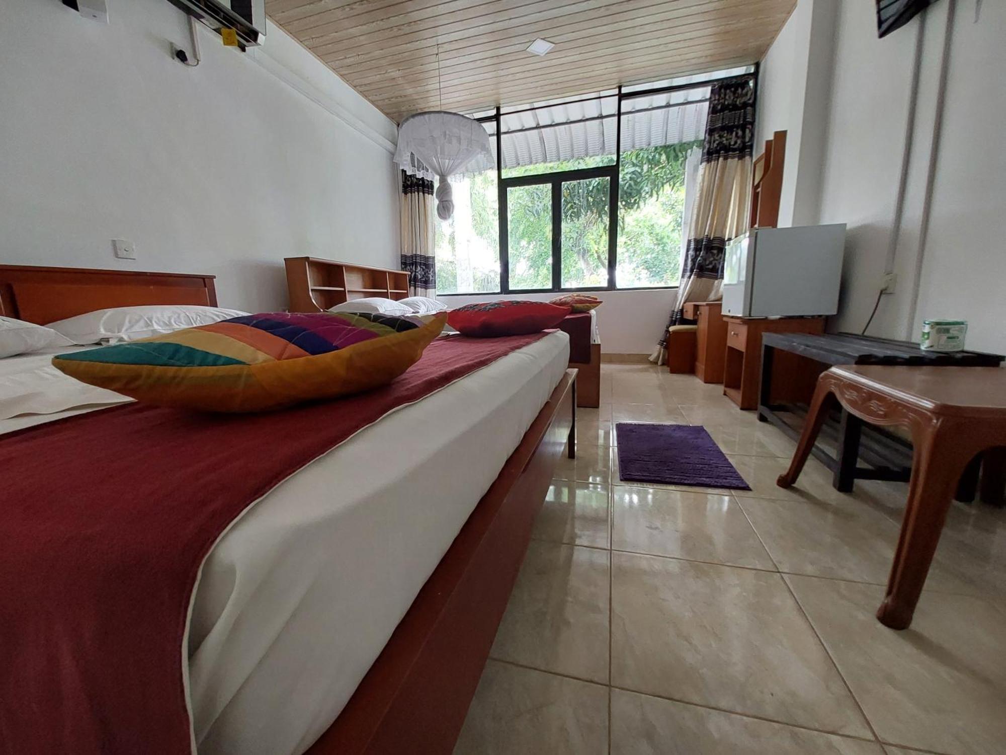 Lake Wave Hotel Anuradhapura Ngoại thất bức ảnh