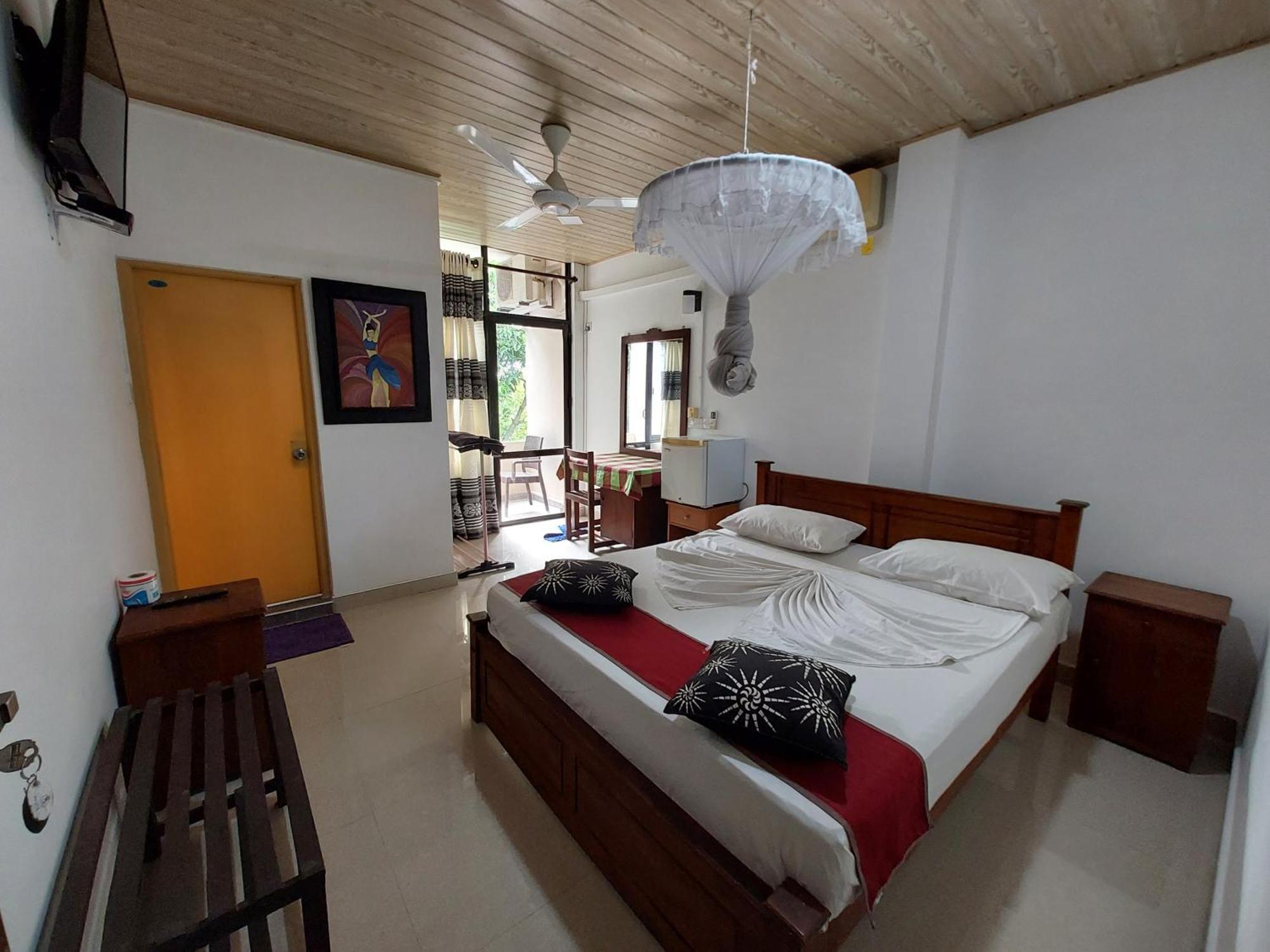 Lake Wave Hotel Anuradhapura Ngoại thất bức ảnh